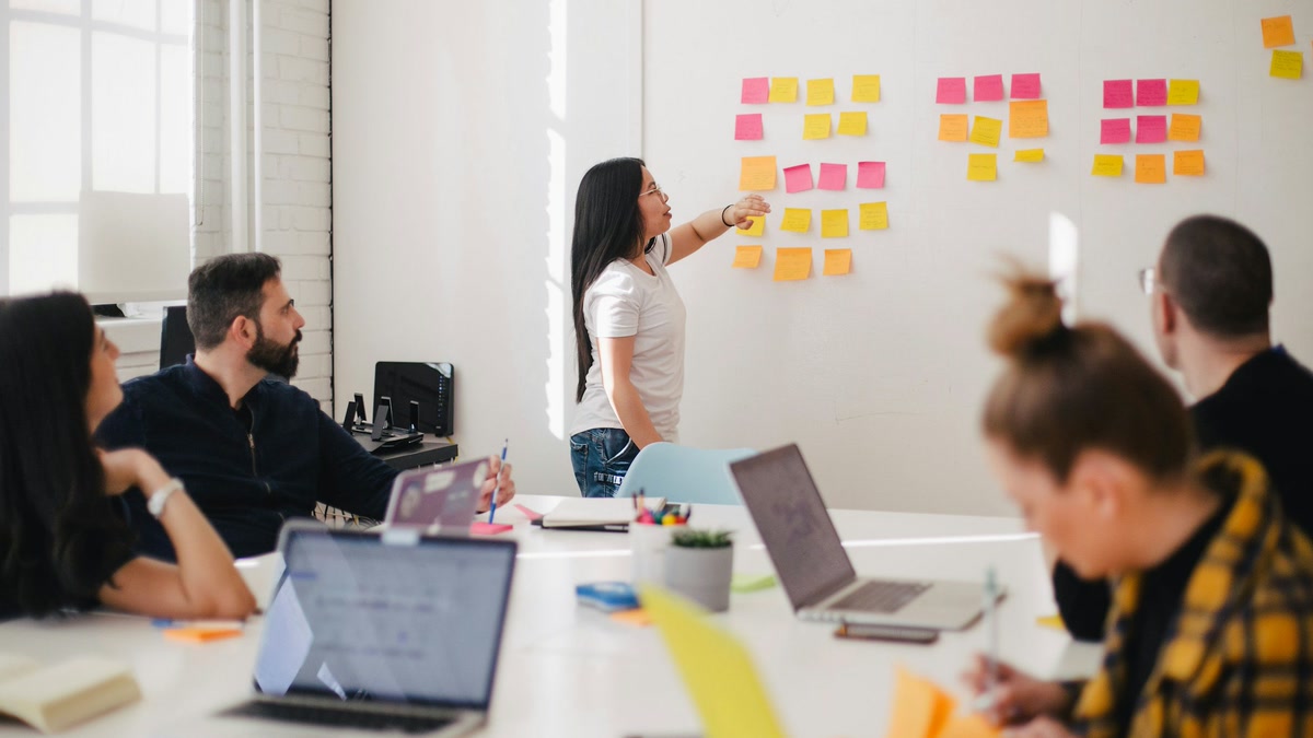 Freelancer planning a week of paid AI writing jobs on sticky notes